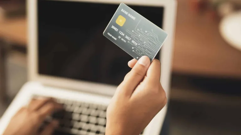 The Role of a Bank Card in Daily Finances